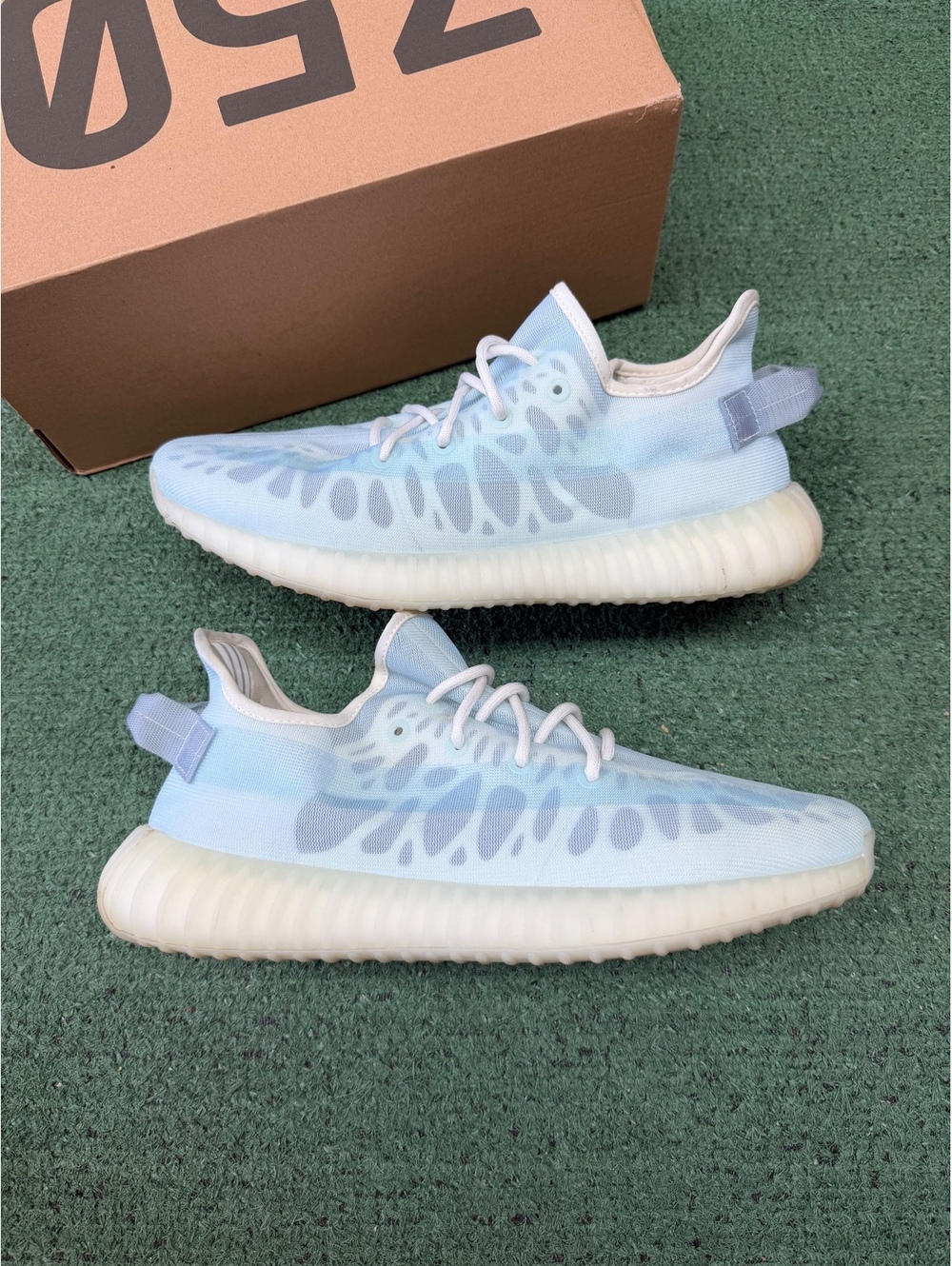 YEEZY 350 MONO ICE SIZE 12